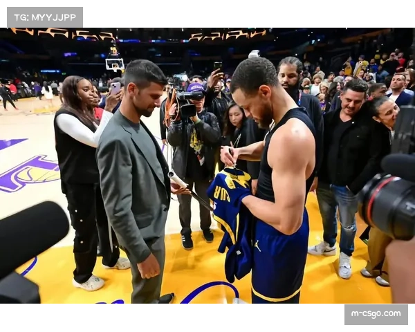 库里发起高尔夫赛事 克莱等NBA球员热情参与