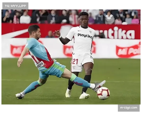 斯特拉斯堡对阵欧塞尔，莫雷拉、瓦塔拉、西纳约科首发出战