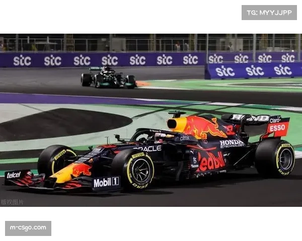 维斯塔潘回应判罚标准:强调一致性,呼吁车手学习利用规则 维斯塔潘回应判罚标准:强调一致性,呼吁车手学习利用规则