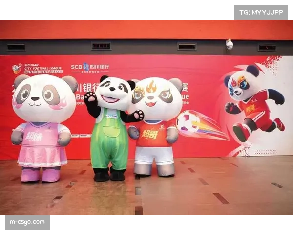 七旬老汉成县级联赛吉祥物：“每场必到，篮球是辈子爱好”