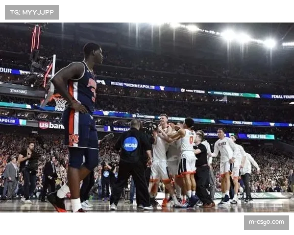 东南亚决赛绝杀英雄阮清仁脱衣庆祝，甘领黄牌点燃全场