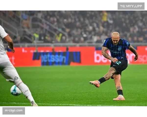 卡卢卢十分钟内连吃两黄被罚下,尤文中场全程保持克制展现风度 卡卢卢十分钟内连吃两黄被罚下,尤文中场全程保持克制展现风度